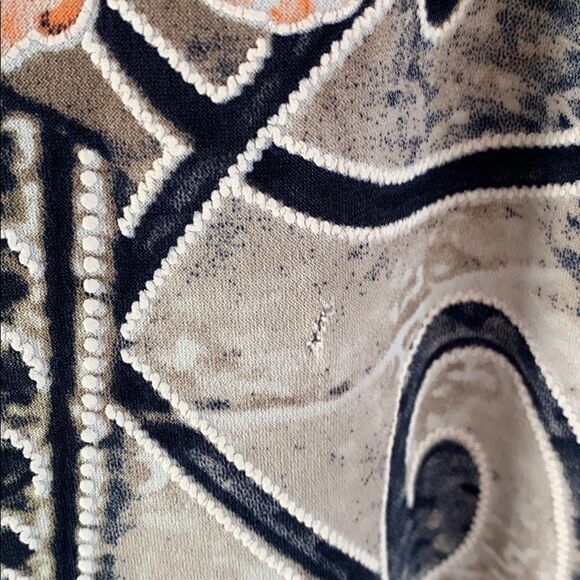 Beautiful patterned dress  - Picture 5 of 7